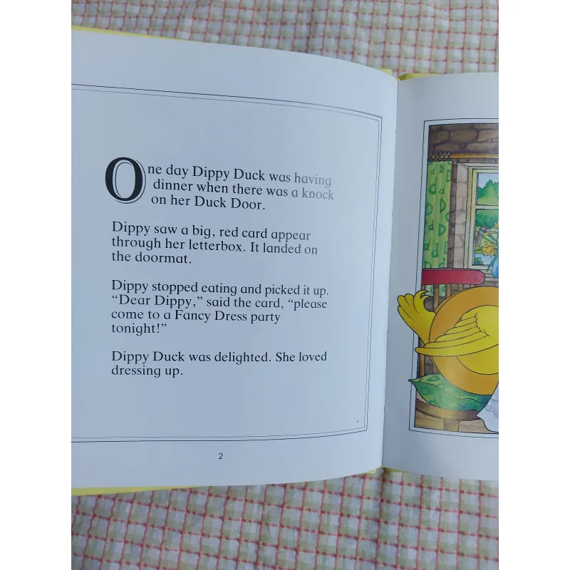 PICTURE BOOK Dippy Duck Dresses Up - BÌA CỨNG 782486