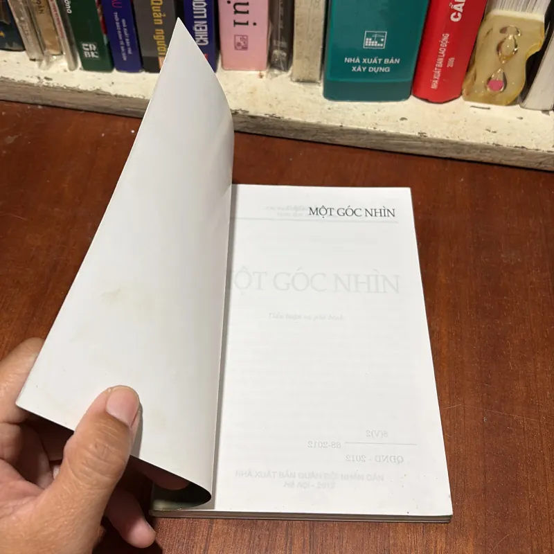 II Tiểu Luận Và Phê Bình: Một Góc Nhìn - Cao Năm - 2012 785589