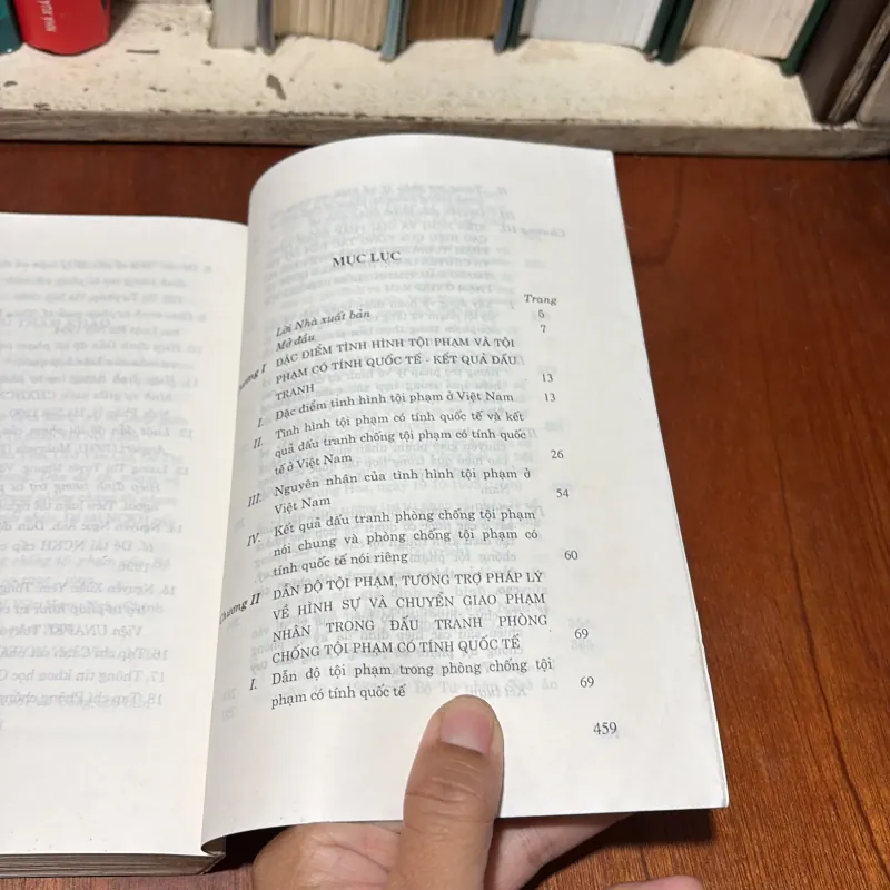 II Sách Luật: Dẫn Độ Tội Phạm… Chuyển Giao Phạm Nhân Quốc Tế - Nguyễn Xuân Yêm - 2000 747885