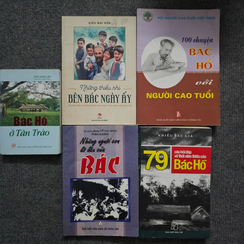 Sách Bác Hồ - có 2 cuốn ẩm nhẹ 755416