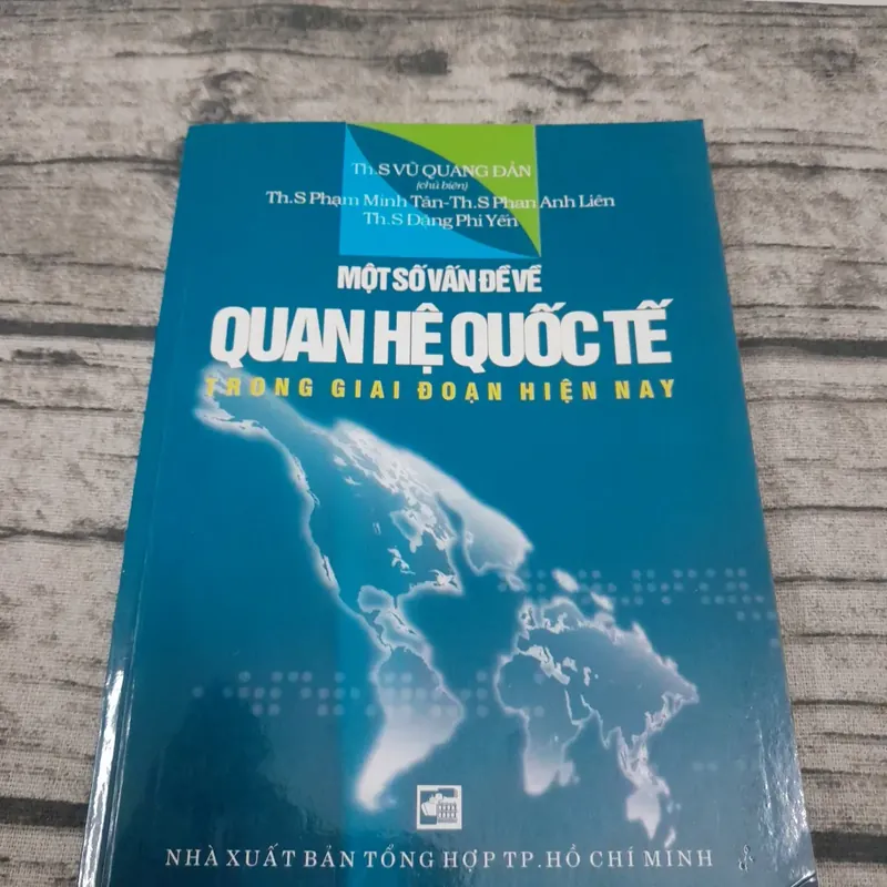 Một số vấn đề Quan hệ Quốc tế trong giai đoạn hiện nay. Chủ biên Thạc sỹ Vũ Quang Đản. 697502
