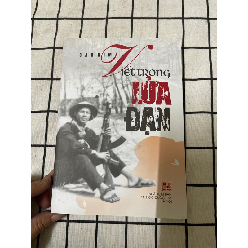 Viết trong lửa đạn  551794