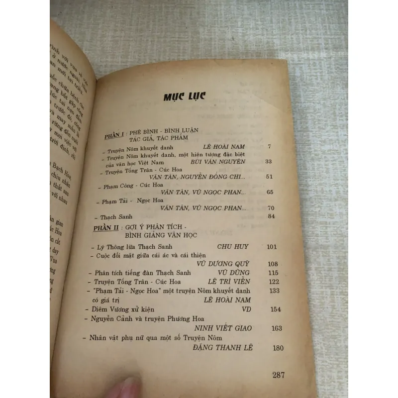 Phê bình bình luận văn học 976107