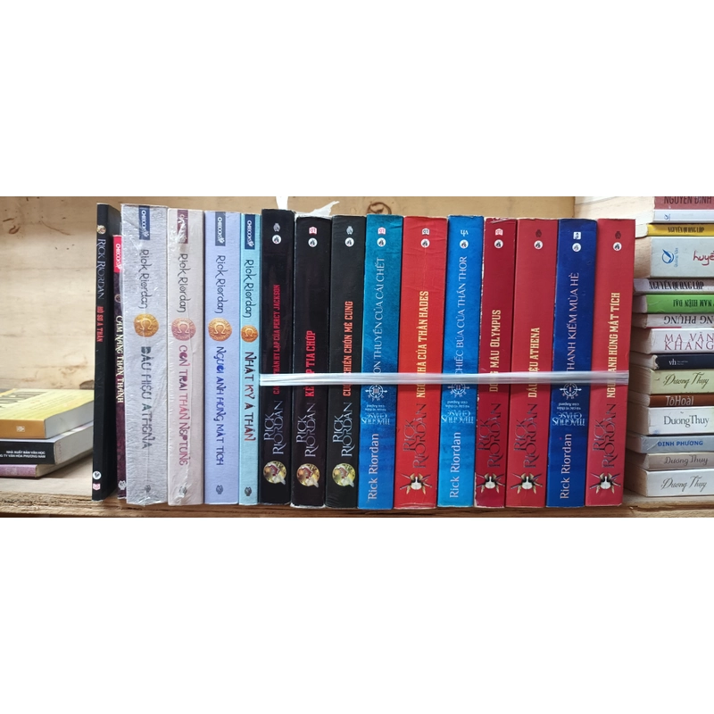 16 Cuốn Cuộc Chiến Chốn Mê Cung- Rick Riordan 496028