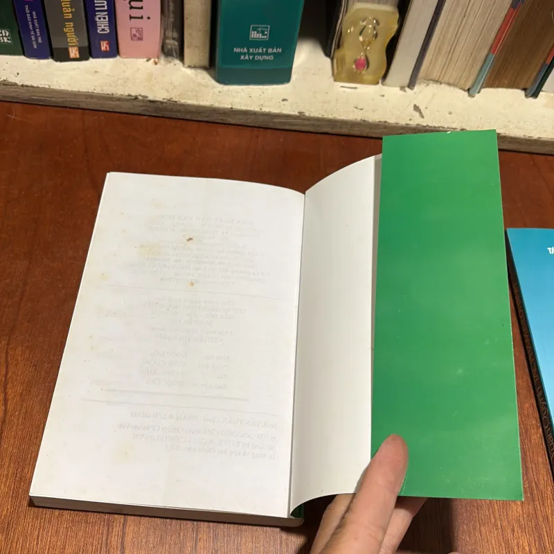 Tác Phẩm Và Lời Bình (Tác Phẩm Văn Học Trong Nhà Trường) - Nguyễn Tuân, Xuân Quỳnh - 2011 907584