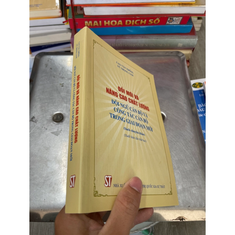 Đổi mới và nâng cao chất lượng đội ngũ cán bộ và công tác cán bộ trong giai đoạn mới .61 324904