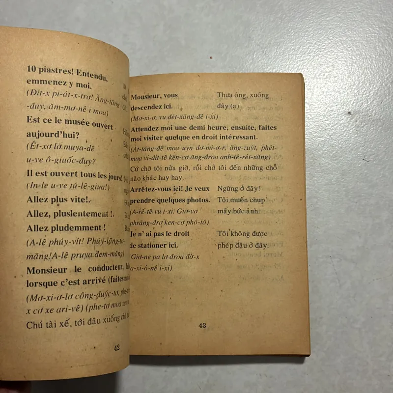 2000 câu thực hành giao tiếp Tiếng pháp 722296