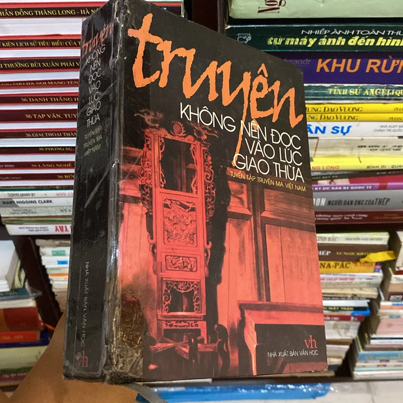 TRUYỆN KHÔNG NÊN ĐỌC VÀO LÚC GIAO THỪA, Tuyển tập truyện ma Việt Nam (XB 2005) 525363