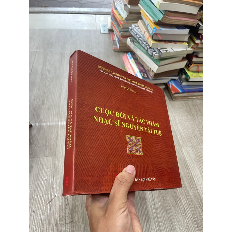 Cuộc đời và tác phẩm nhạc sĩ Nguyễn Tài Tuệ - Bìa Cứng .61 324879