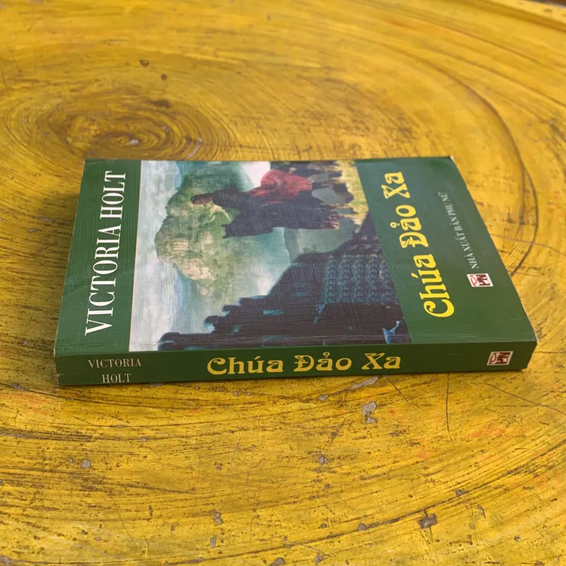 CHÚA ĐẢO XA- Victoria Holt 747655