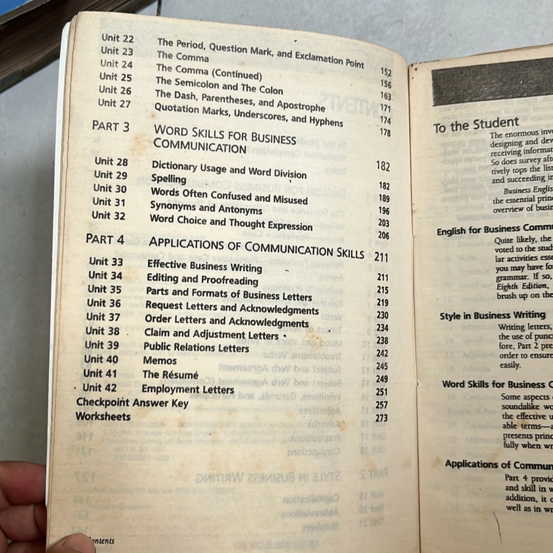 Business English Essentials — Price R.Voiles — 1993s 495716