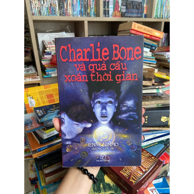 Charlie Bone và quả cầu xoắn thời gian 445892