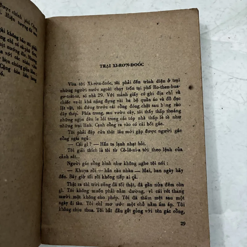 Bảy năm gian khổ (chuyện tình báo) 1024594