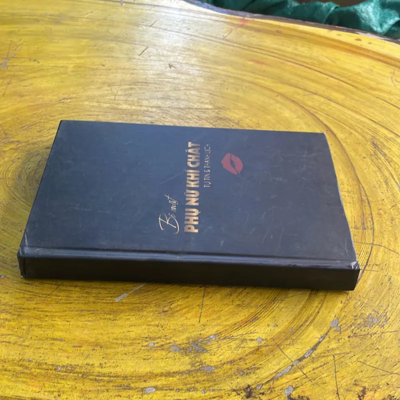 BÍ MẬT PHỤ NỮ KHÍ CHẤT TỰ TIN & THANH LỊCH bìa cứng 998148