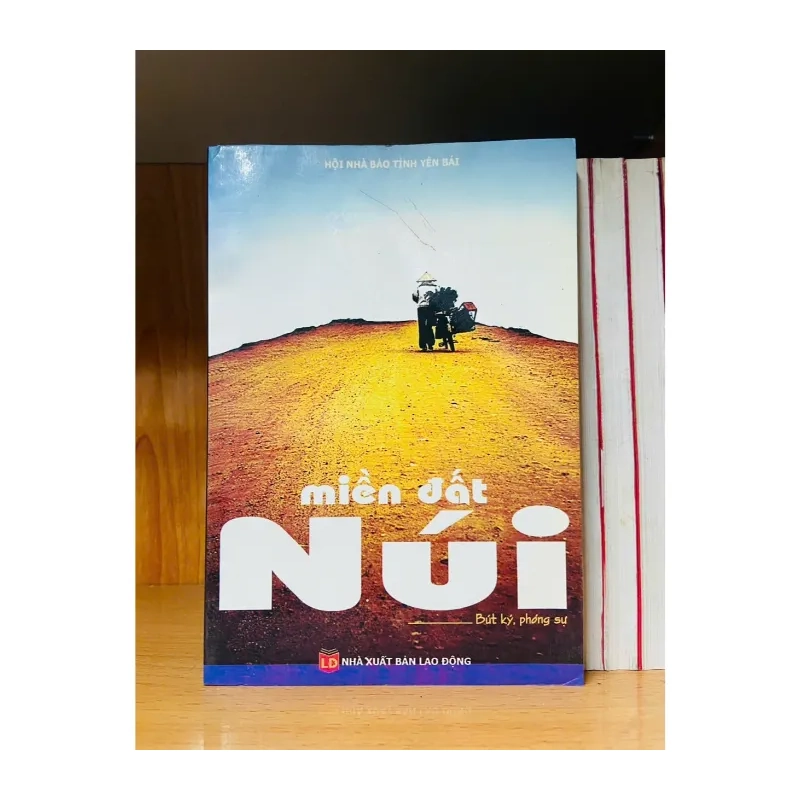 Miền đất Núi - VĂN HỌC - VAVO1211 984404