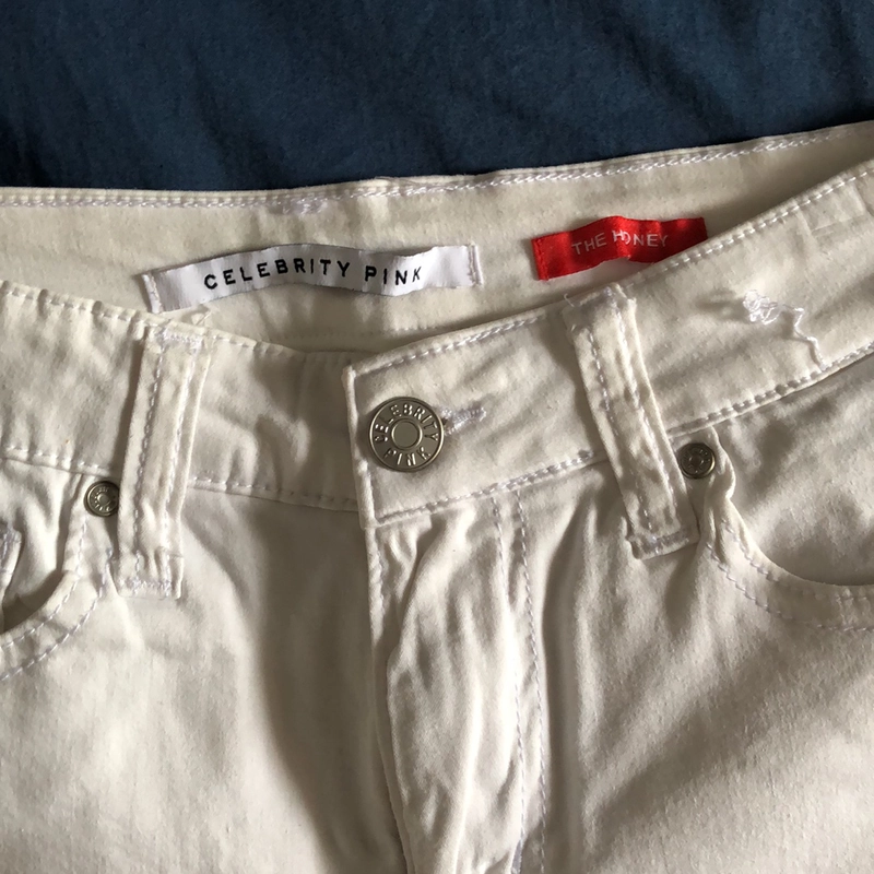 Short trắng vải co dãn có hiệu size  S 493131