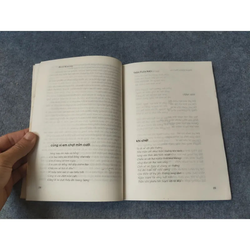 VĂN CHƯƠNG 2 TUYỂN TẬP THƠ - VĂN - NGHIÊN CỨU - PHÊ BÌNH TRUYỆN NGẮN MỸ HIỆN ĐẠI 719962