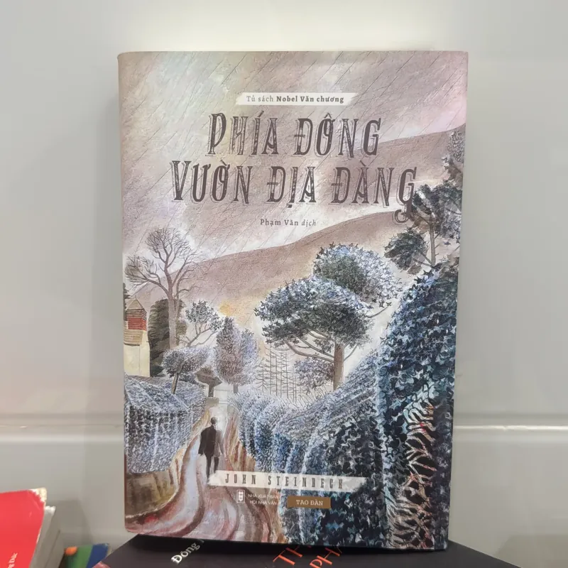 Phía đông vườn địa đàng - Bìa Cứng 760100