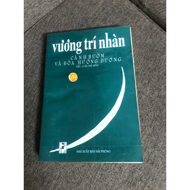 Vương Trí Nhàn: Cánh bướm và đóa hướng dương (Tiểu luận phê bình) 598186