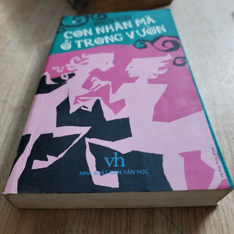 Con nhân mã trong vườn | M. Scliar 994973