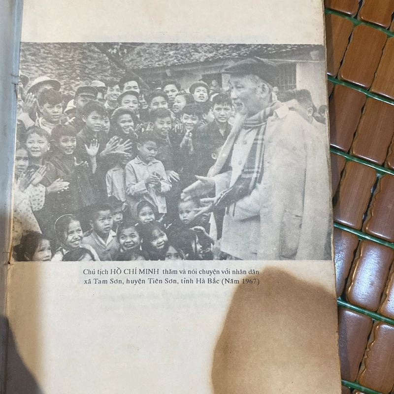 TAM SƠN - TRUYỀN THỐNG VÀ HIỆN ĐẠI (XB 1993) 518394