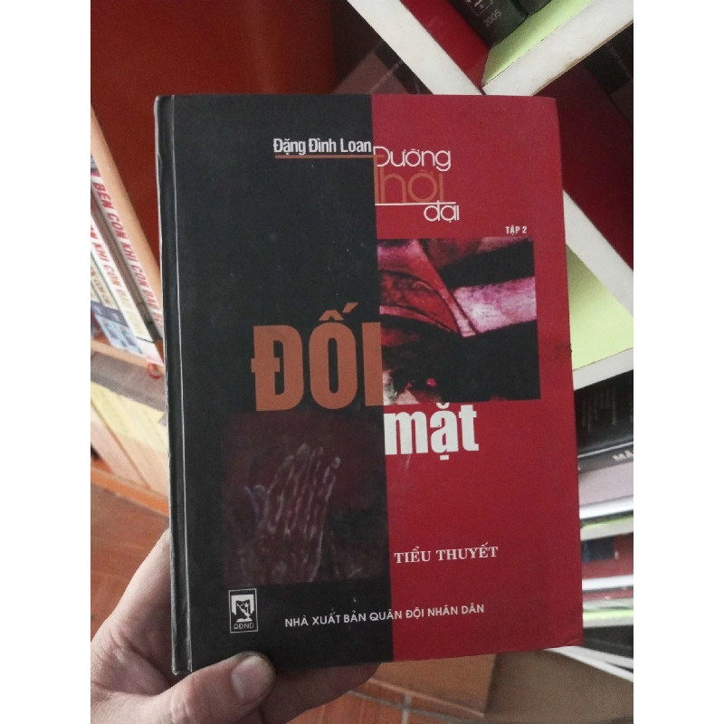 (Sách cũ SCGR) Đối mặt tập 2 - Đình Loan 2005 VAVO-A0 Blogmeo090426 1016353