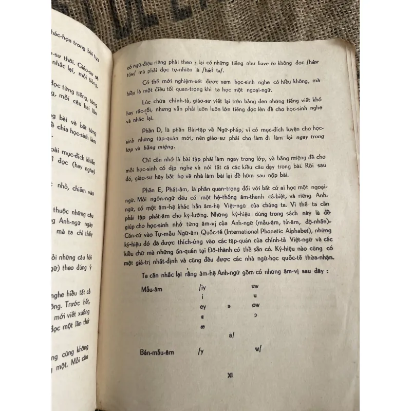 Anh ngữ đệ lục 2; 1966 1013122