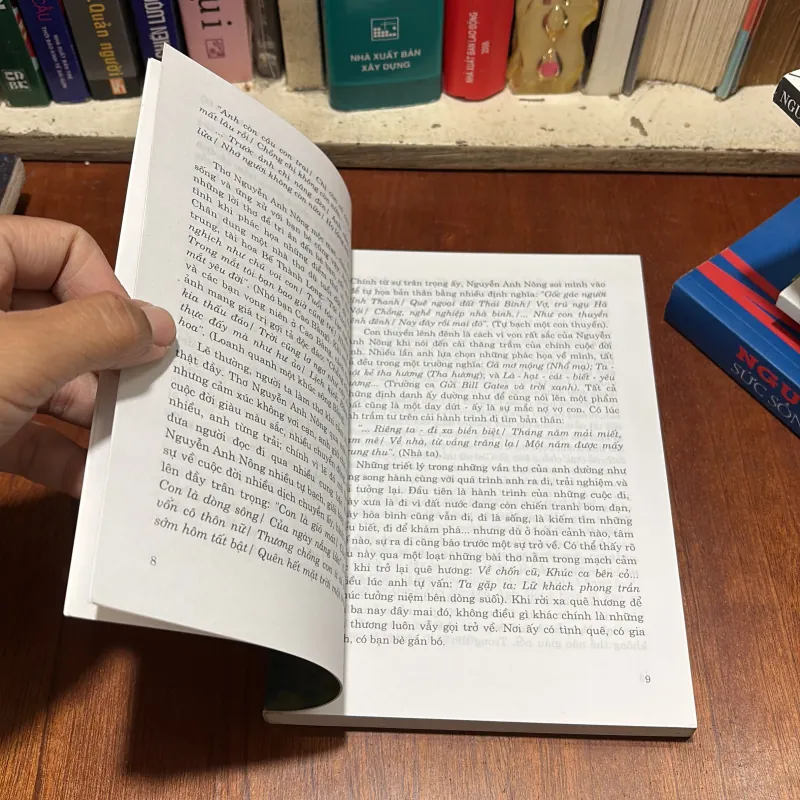 II Tiểu Luận, Phê Bình: Nguyễn Anh Đông _ Đi Từ Miền Lá Cỏ - TS. Đỗ Thị Thu Huyền - 2013 786222