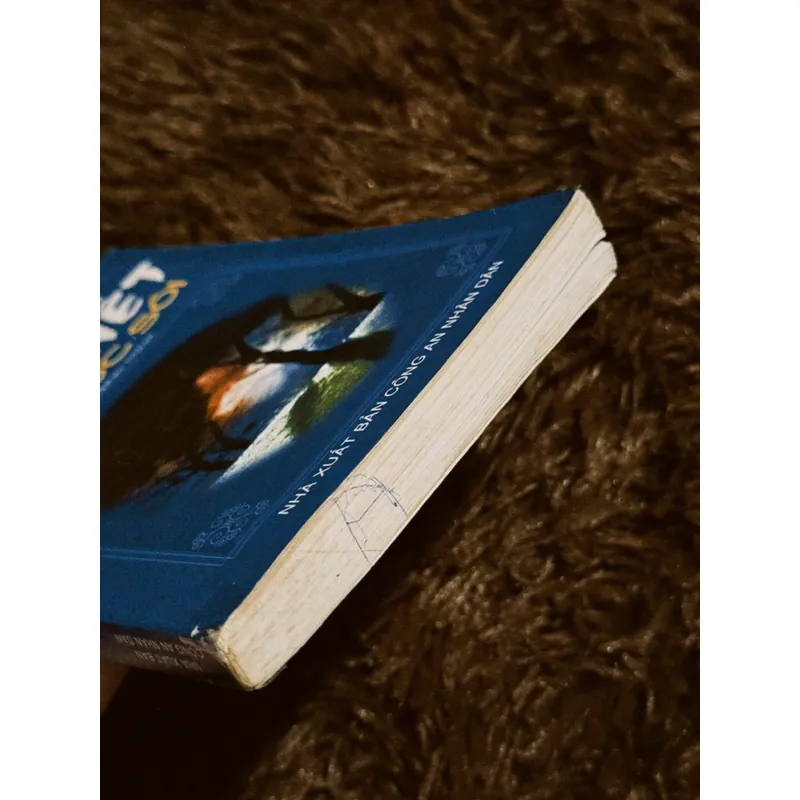 Xác chết dưới gốc sồi 699362