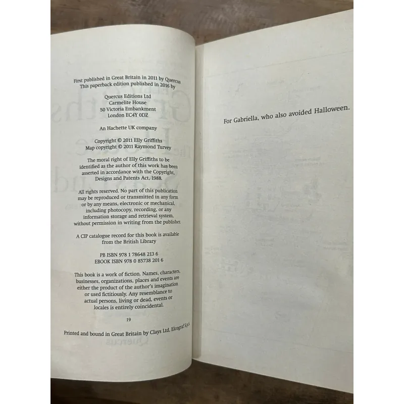 The House at Sea's End - Elly Griffiths 746381