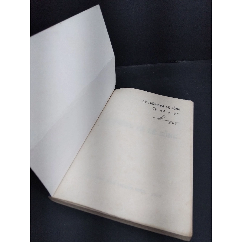Lý tưởng và lẽ sống mới 70% ố gấp gáy có chữ ký trang đầu 2003 HCM2811 GS. Nguyễn Huy Dung TÂM LÝ 924177