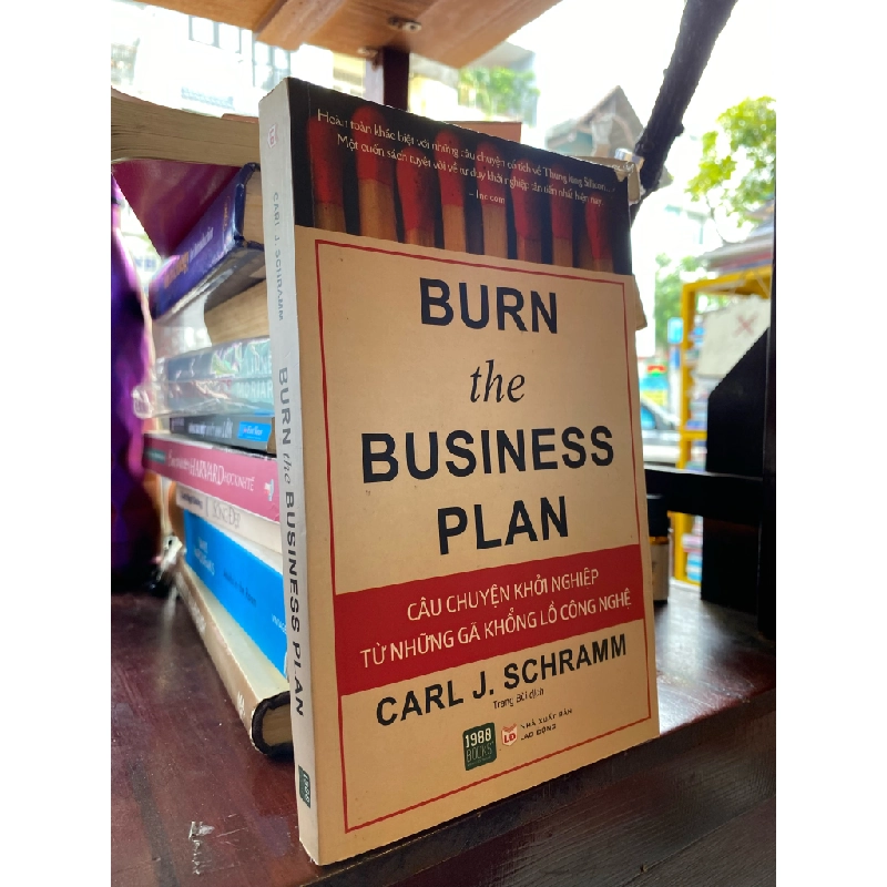 Burn the business plan: Câu chuyện khởi nghiệp từ những gã khổng lồ công nghệ - Carl J. Schramm 330039