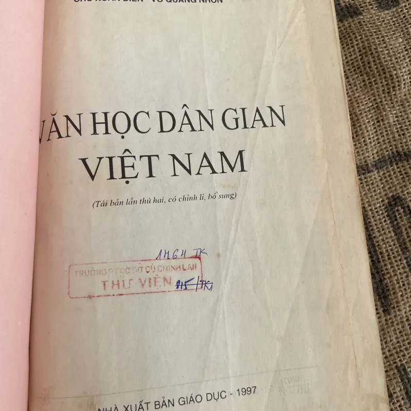 Văn học dân gian - ĐINH GIA KHÁNH - CHU XUÂN DIÊN - VÕ QUANG NHƠN TĂN HỌC DÂN GIAN 1013372