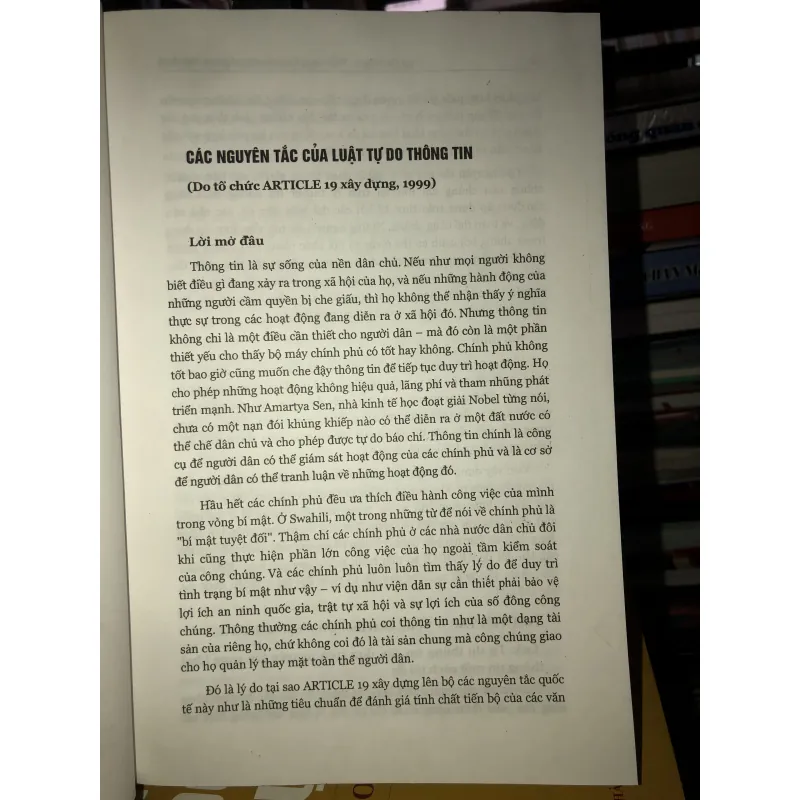 Tiếp cận thông tin: Pháp luật và thực tiễn trên thế giới và ở Việt Nam 755938