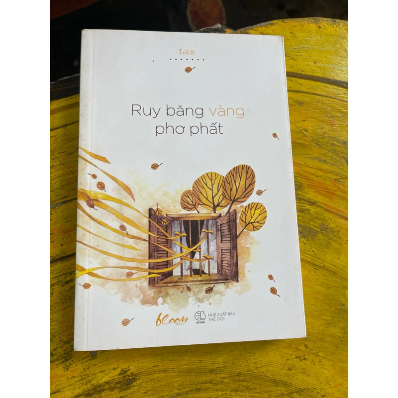 Ruy băng vàng phơ phất - Lax 475969