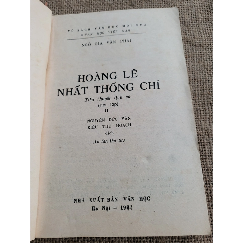 Hoàng Lê Nhất Thống Chí _ 1989 365876