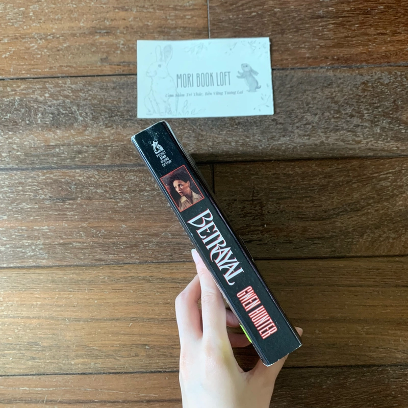 Sách ngoại văn Betrayal, Used, Bìa Mềm 447779