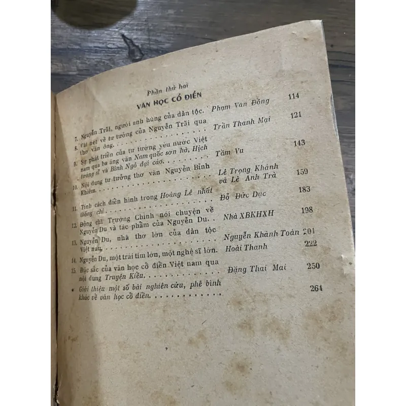 Tập nghị luận và phê bình văn học; 270 trang  1030292