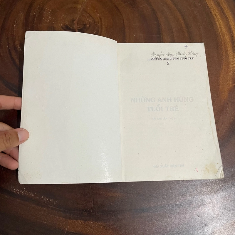II Tựa sách: Những Anh Hùng Tuổi Trẻ - 2001 461864