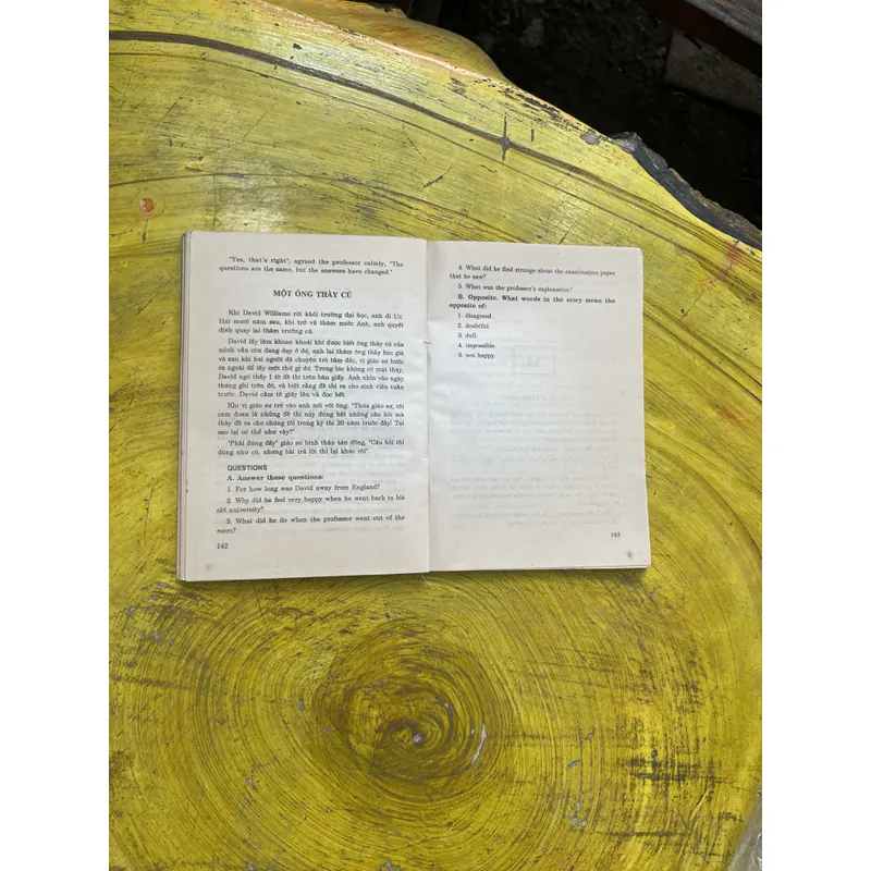 NỤ CƯỜI NƯỚC ANH- SONG NGỮ 596100