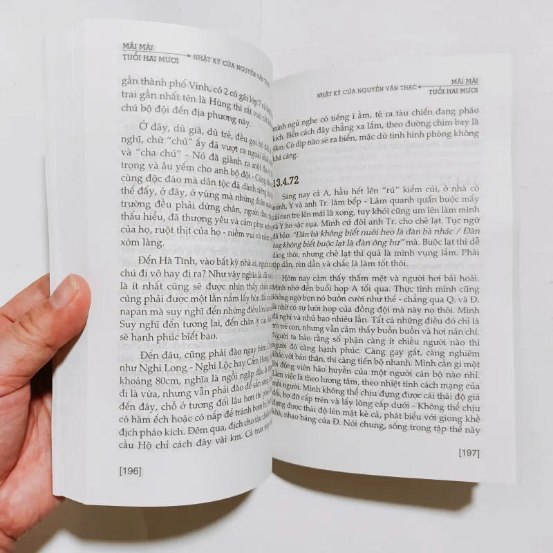 Mãi Mãi Tuổi Hai Mươi - Nhật Ký Thời Chiến Việt Nam 996952