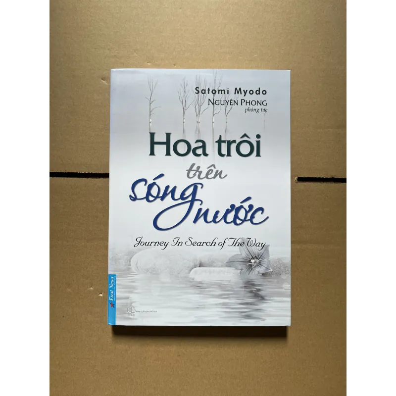 hoa trôi trên sóng nước 1030325