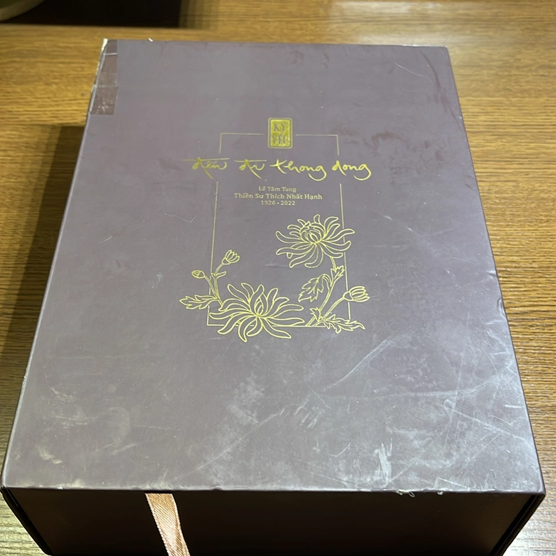 Boxset Kỷ yếu Đến đi thong dong Lễ Tâm tang Thiền sư Thích Nhất Hạnh 473048