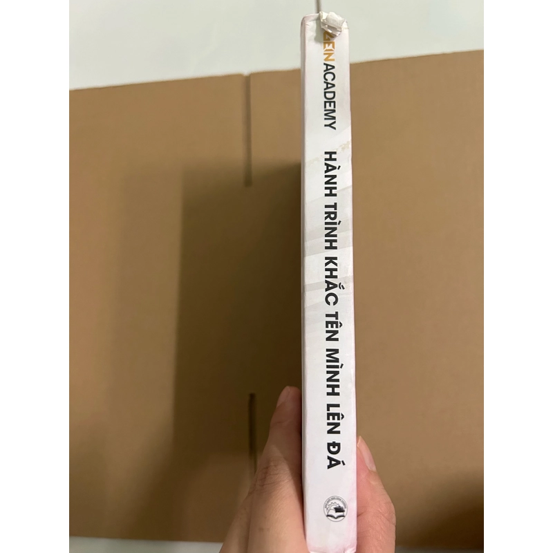 Hành trình khắc tên mình lên đá 475904