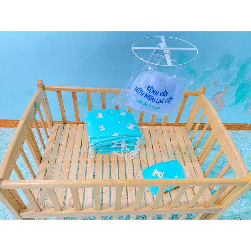 Giường cũg gỗ tự nhiên nhiều miếng ván, khung chắc chắn 601251