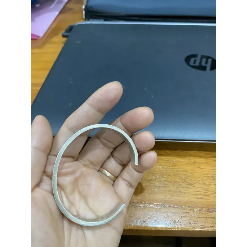 Còng bạc chữ C 1029763