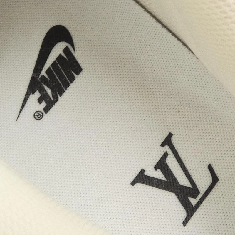 Giày sneaker LOUIS VUITTON - Hàng hiệu Authentic 907396