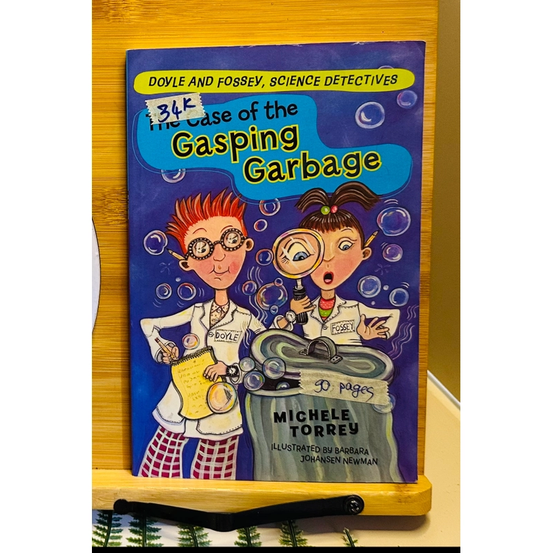 [Sách tiếng Anh 2hand] Like new 90% - The Case of the Gasping Garbage - Michele Torrey 495463