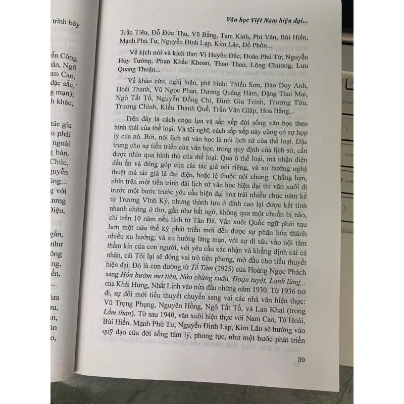 VĂN HỌC VIỆT NAM HIỆN ĐẠI TRONG ĐỒNG HÀNH CÙNG LỊCH SỬ - PHONG LÊ 730933