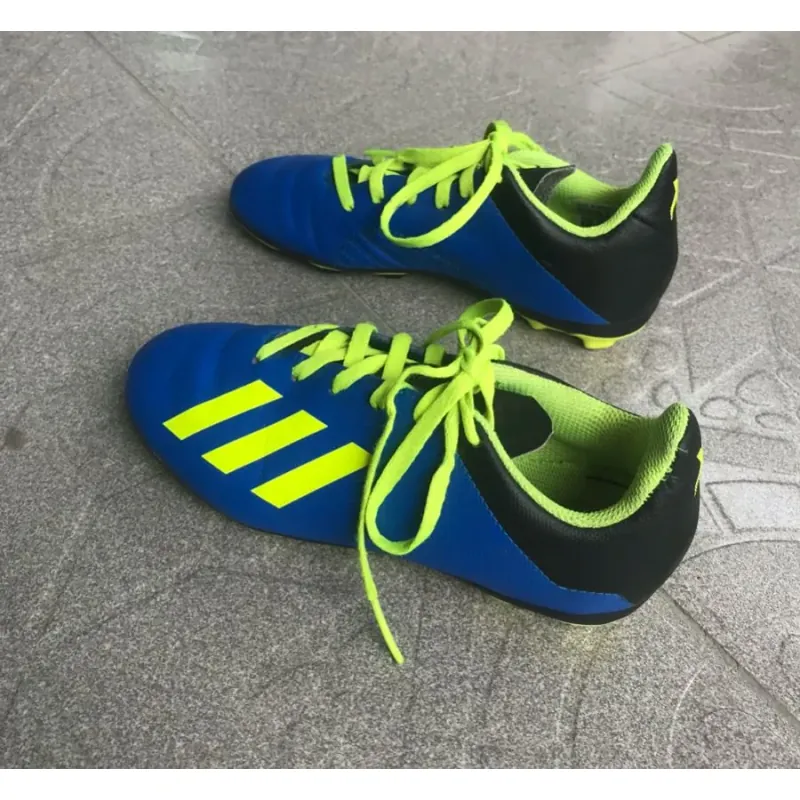 giày đá bóng của bé 956964